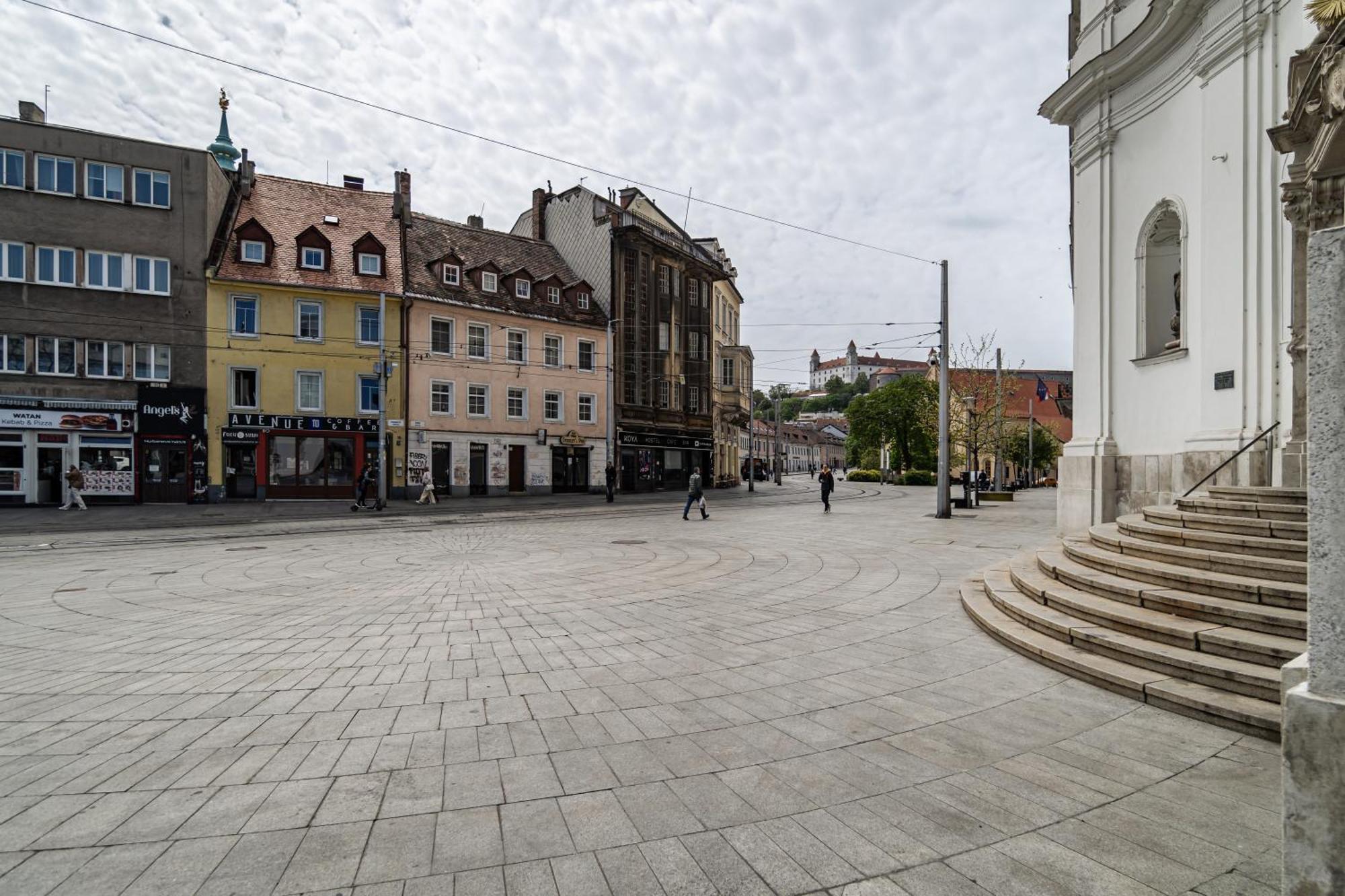 Luxurious And Royal Apartment In The Old Town Pozsony Kültér fotó