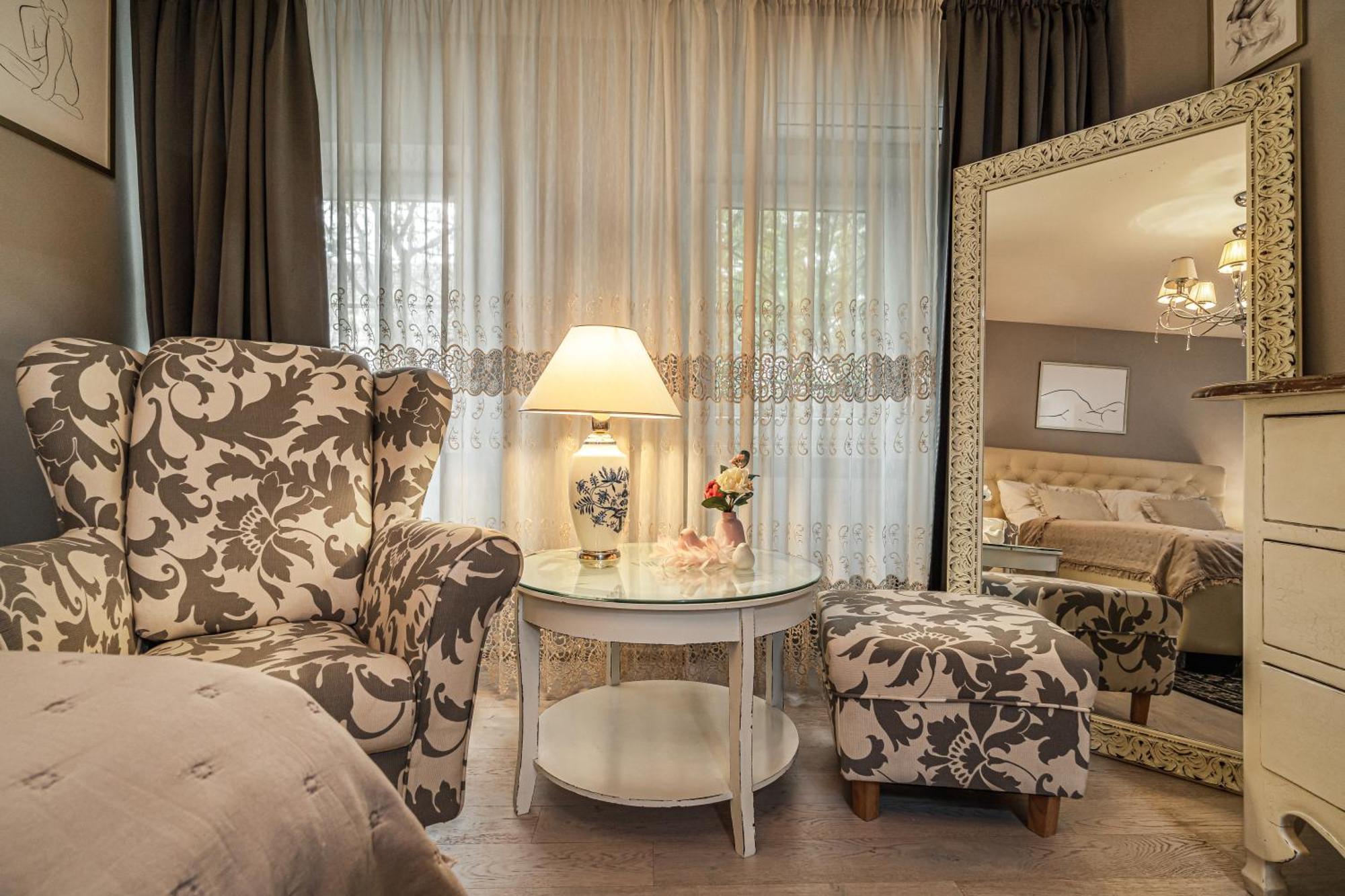 Luxurious And Royal Apartment In The Old Town Pozsony Kültér fotó