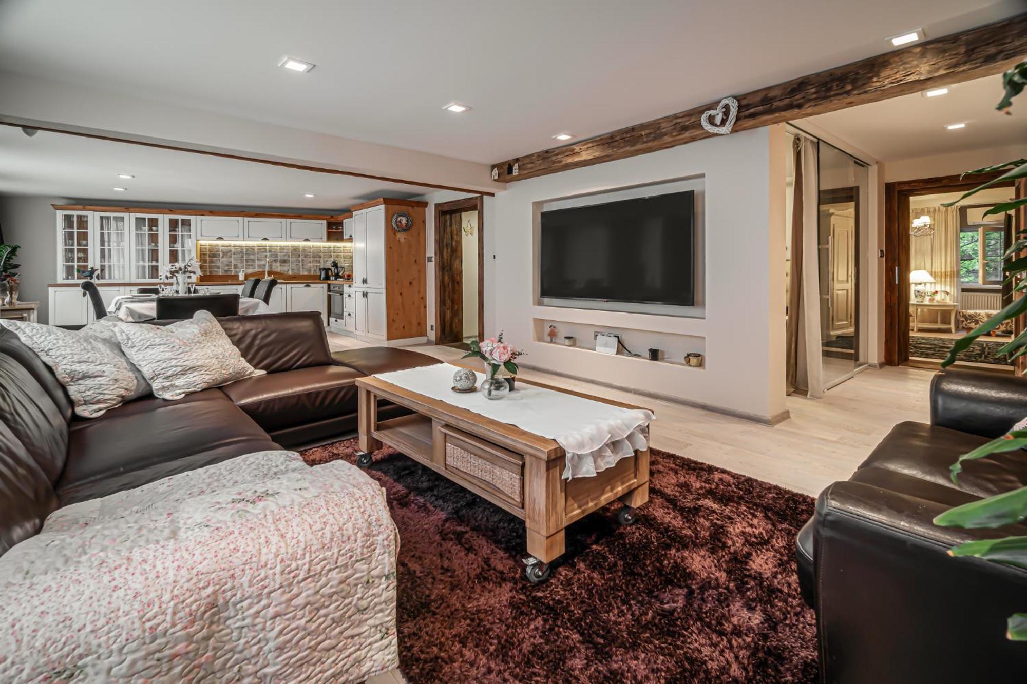 Luxurious And Royal Apartment In The Old Town Pozsony Kültér fotó