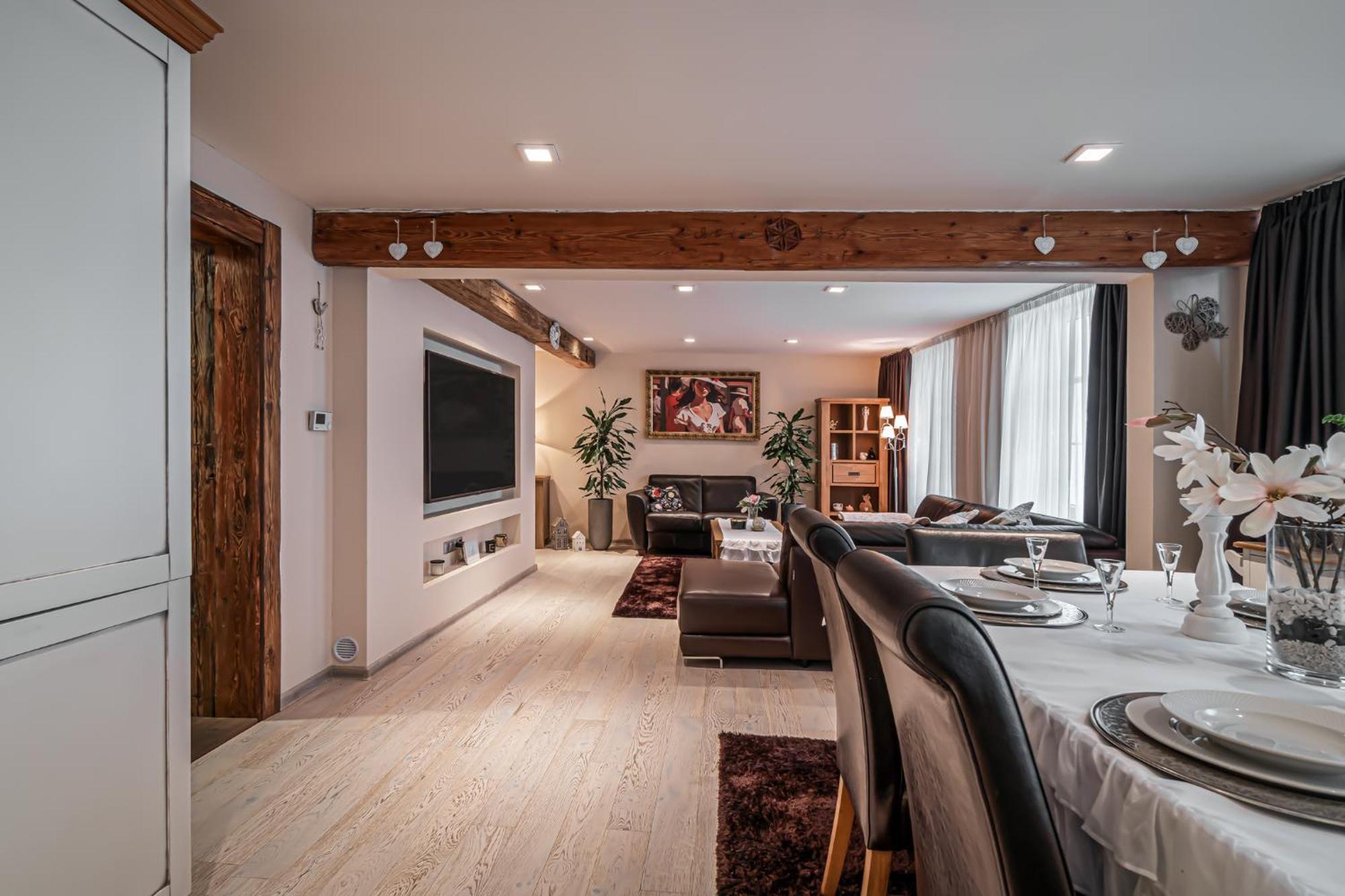 Luxurious And Royal Apartment In The Old Town Pozsony Kültér fotó
