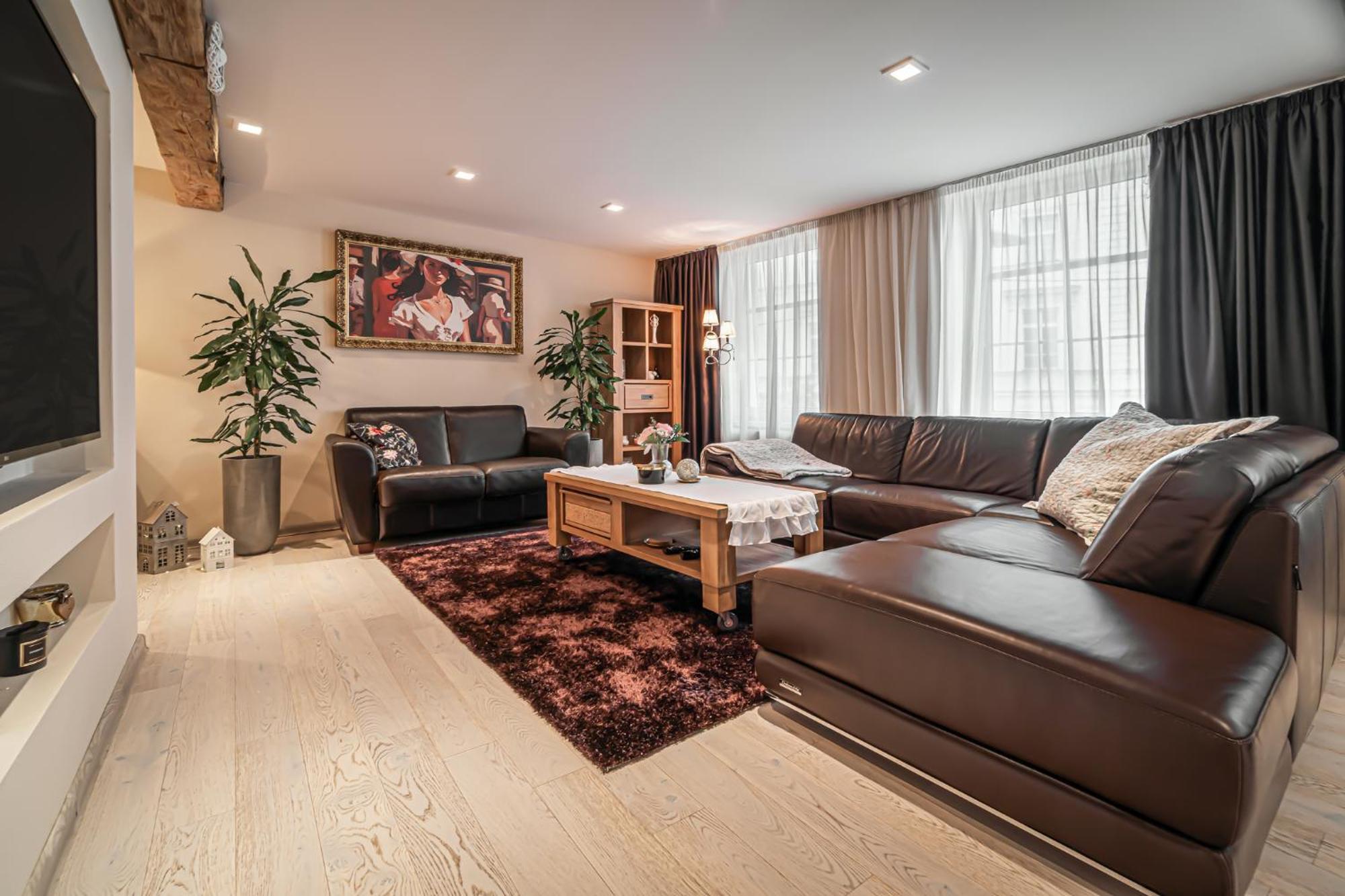 Luxurious And Royal Apartment In The Old Town Pozsony Kültér fotó