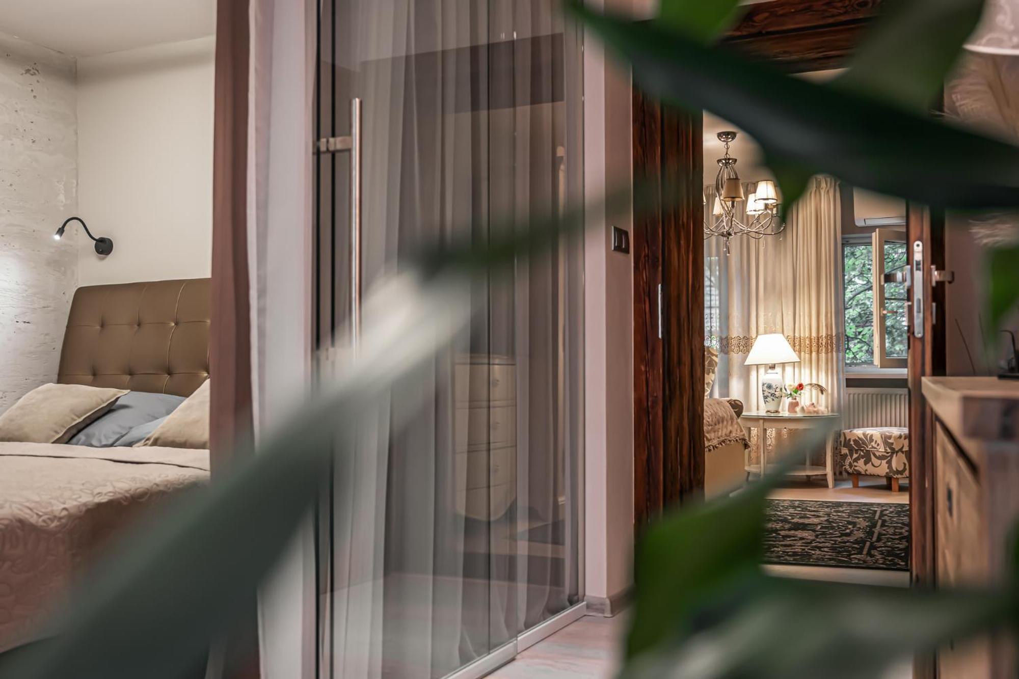Luxurious And Royal Apartment In The Old Town Pozsony Kültér fotó