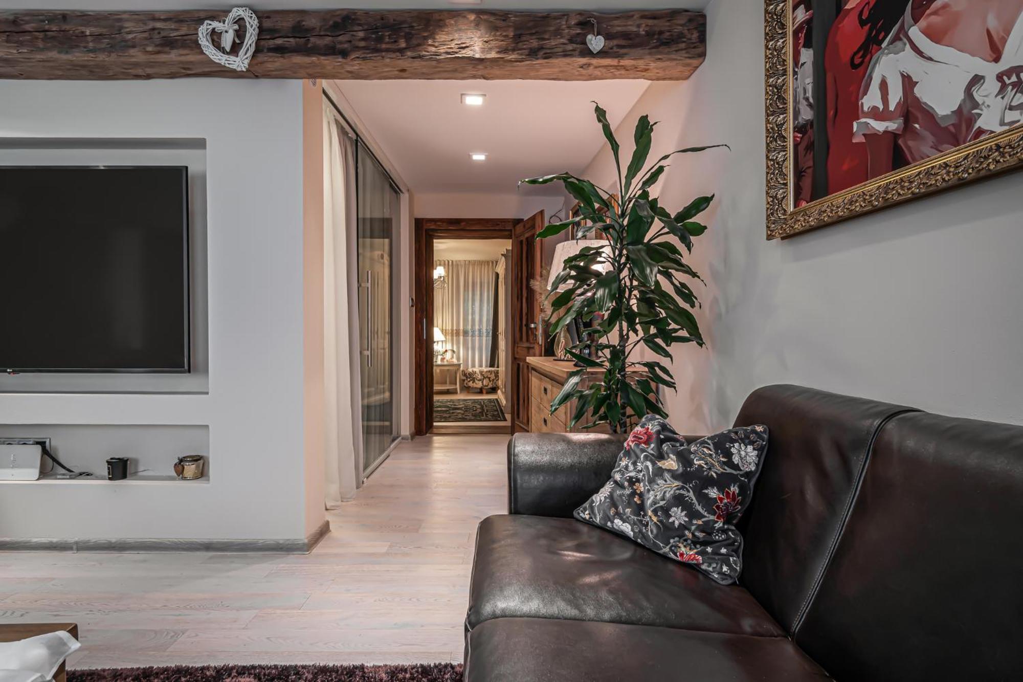 Luxurious And Royal Apartment In The Old Town Pozsony Kültér fotó