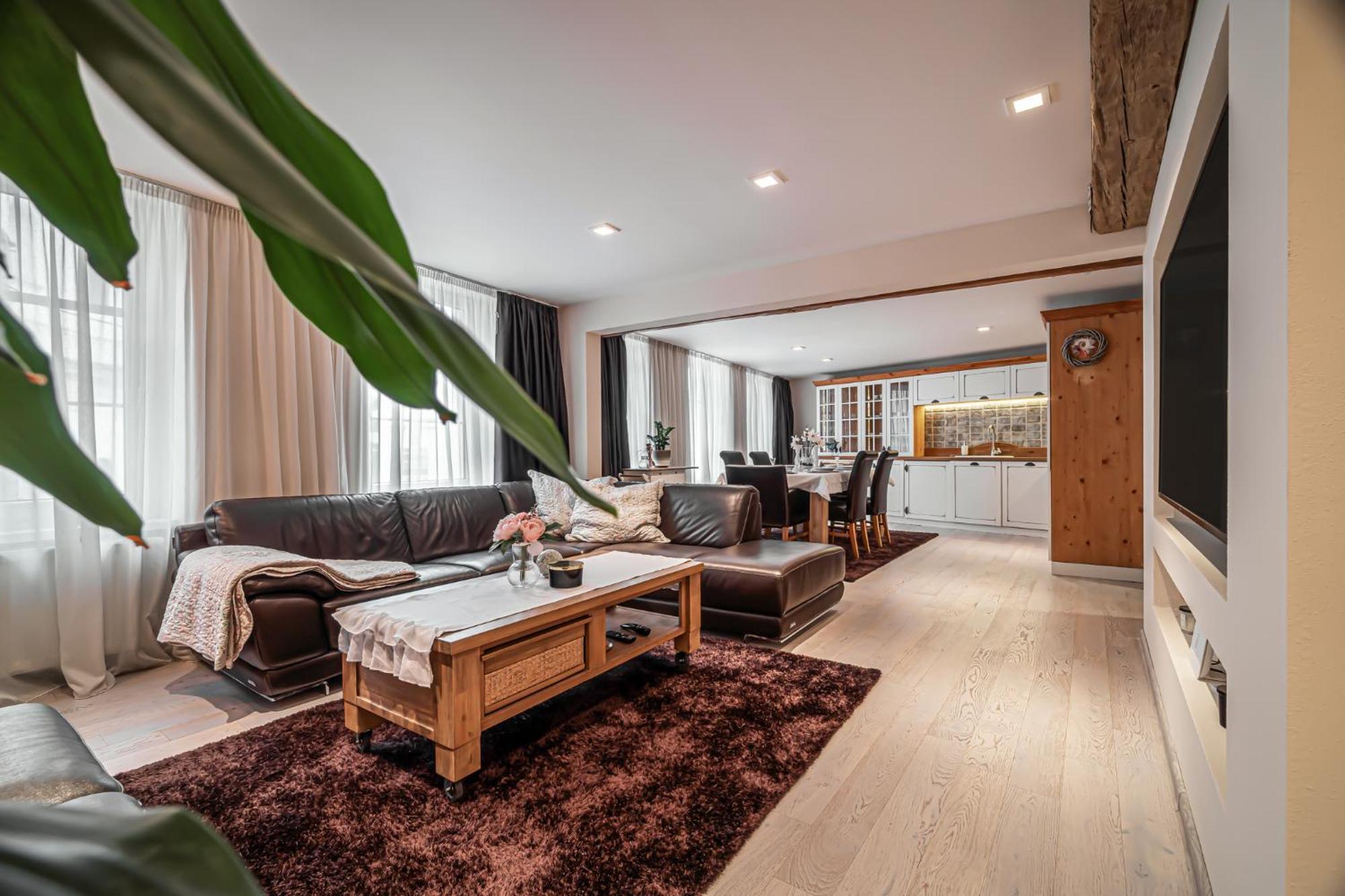Luxurious And Royal Apartment In The Old Town Pozsony Kültér fotó