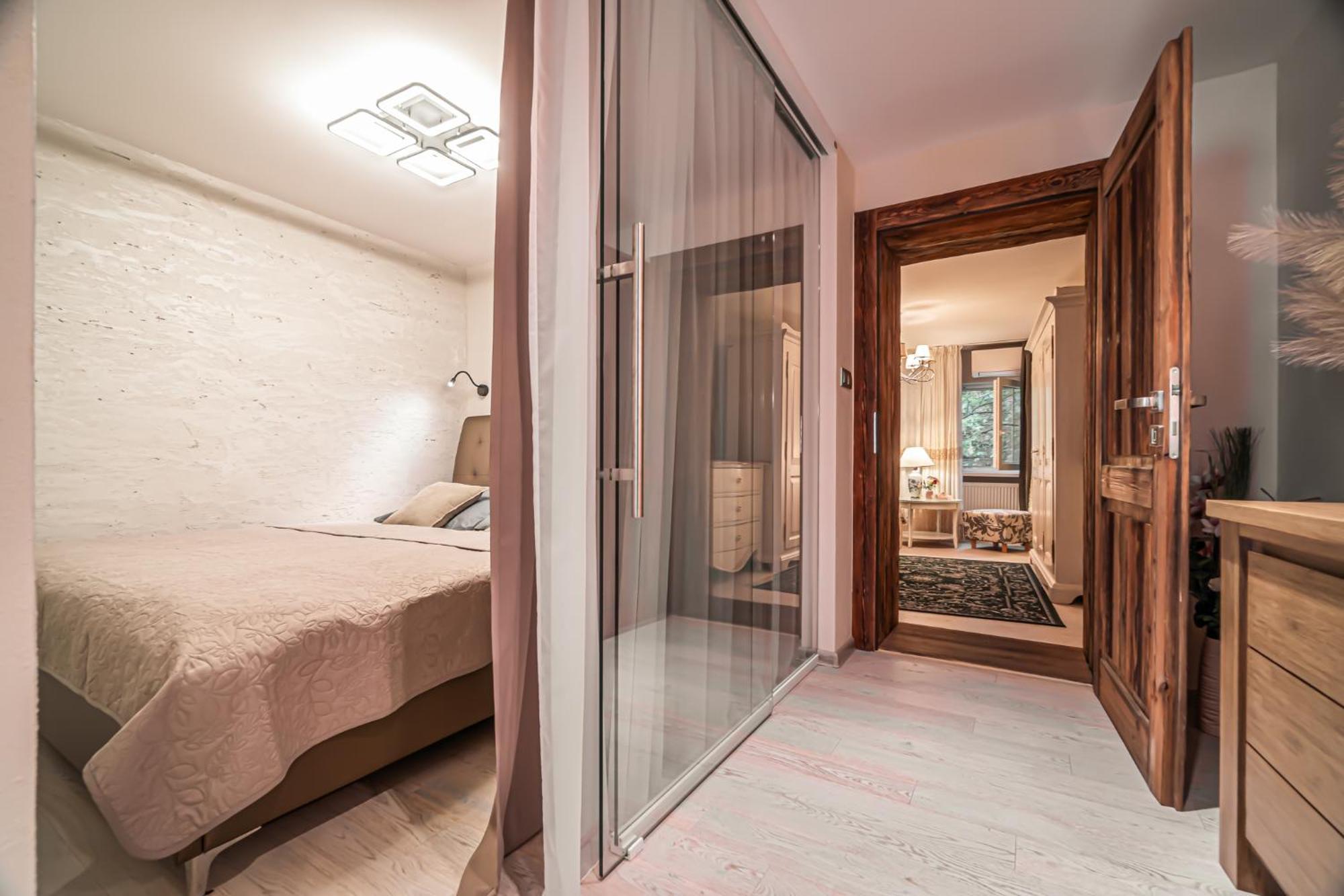 Luxurious And Royal Apartment In The Old Town Pozsony Kültér fotó